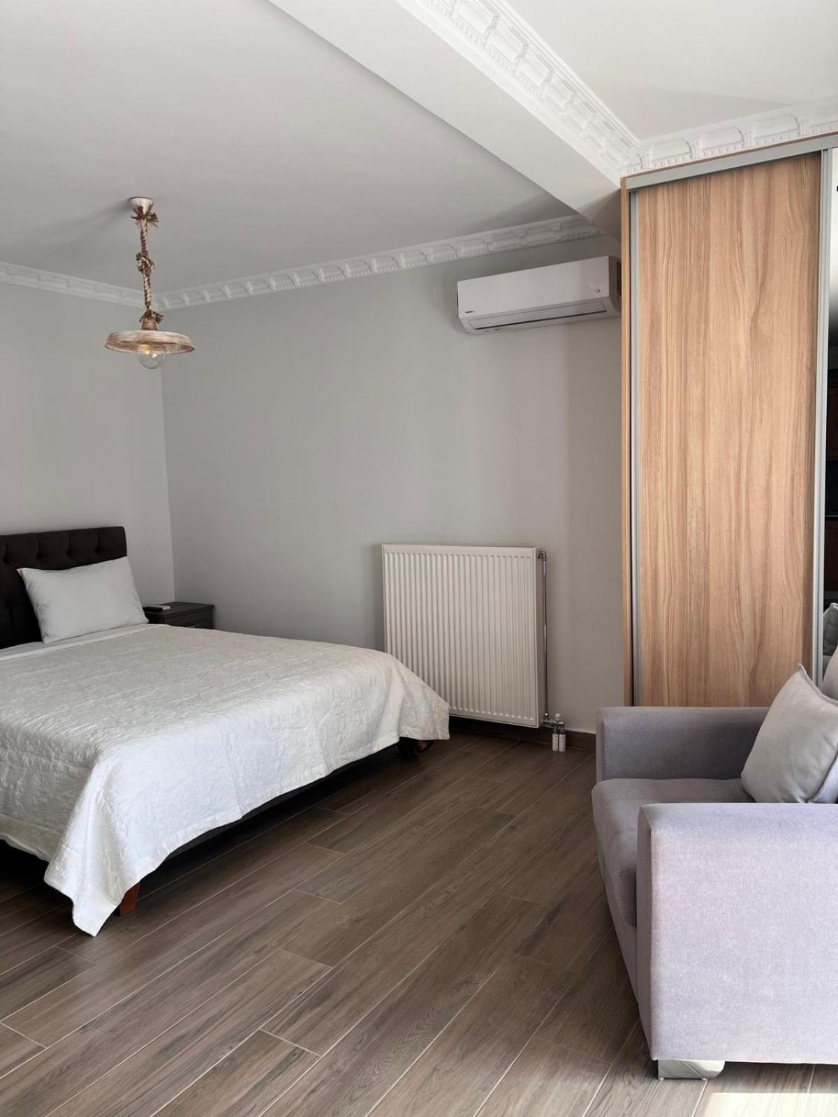 Apartment Kontis' Deluxe Furnished *